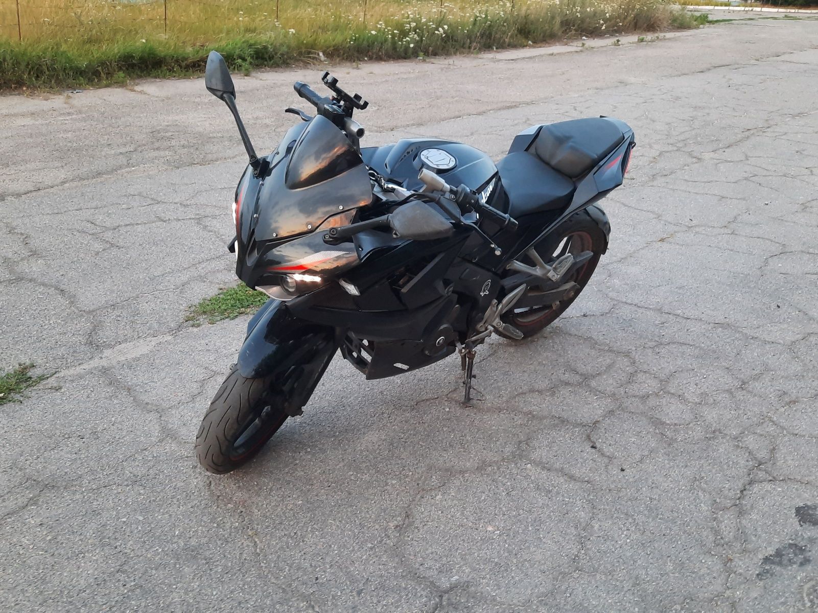 Bajaj pulsar rs 200