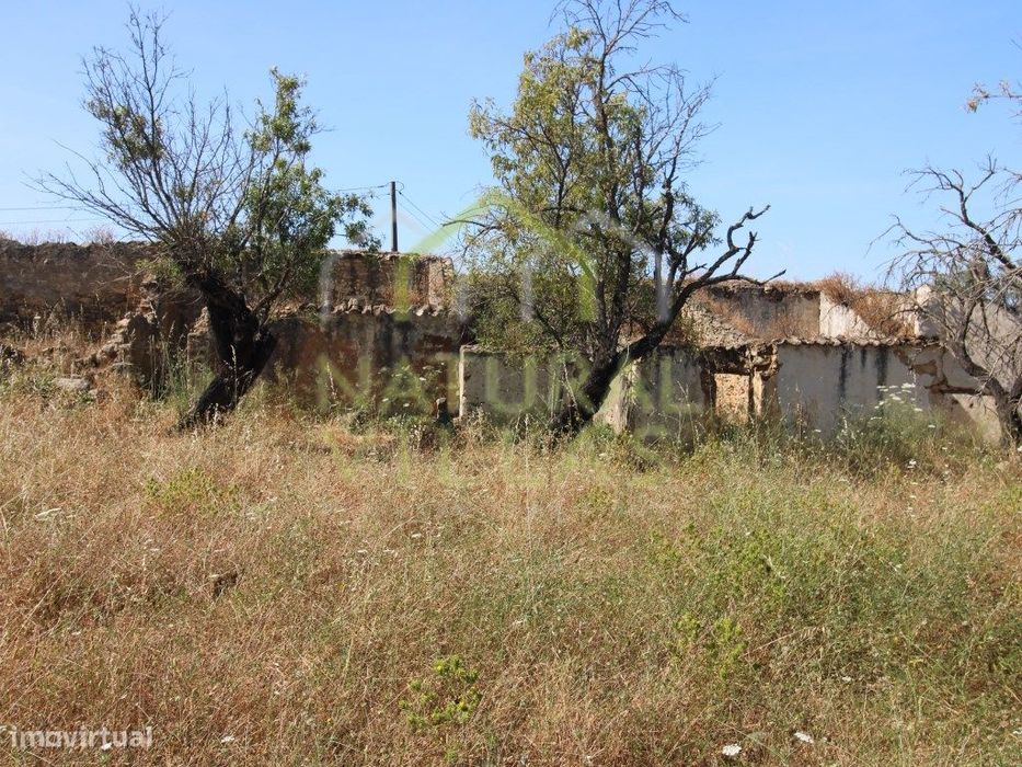 Ruína com Terreno e parcial Vista Mar em Estoi, Faro