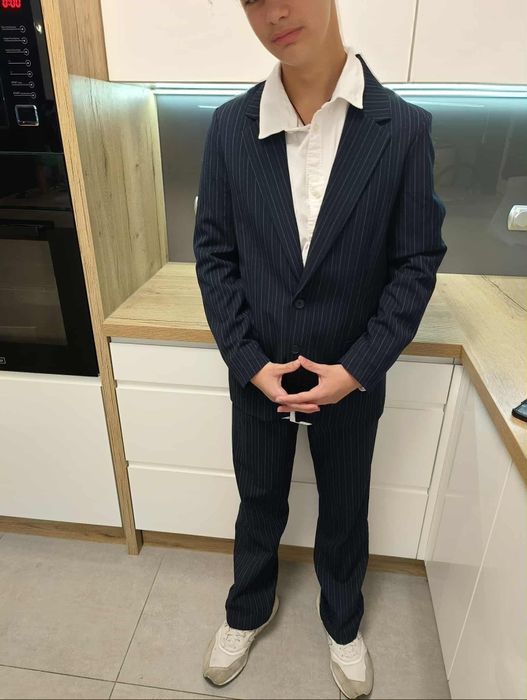 Nowy garnitur chłopięcy 170