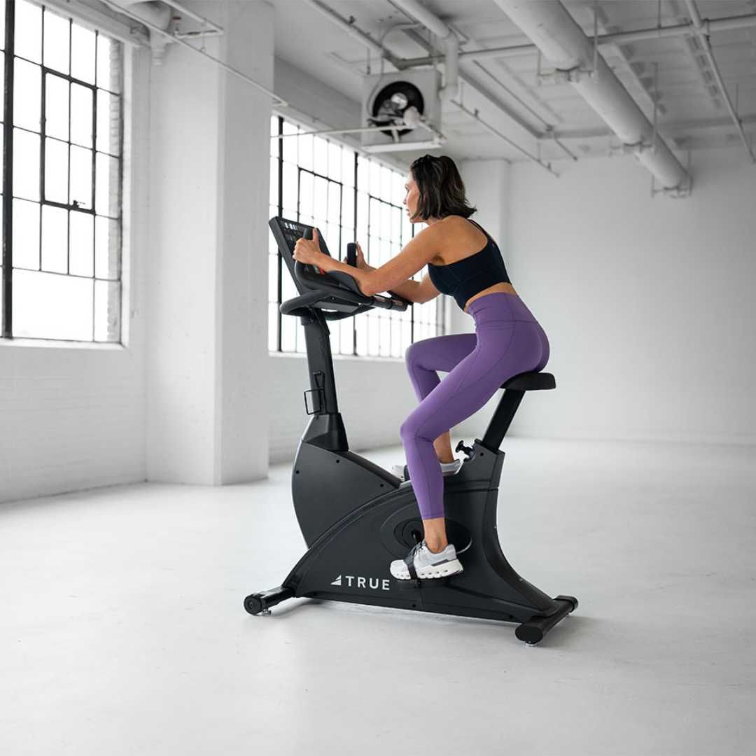 Amerykański stacjonarny rower pionowy treningowy True Fitness Launch