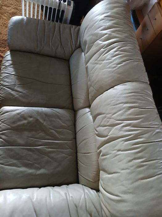 Sofas em pele cinzenta