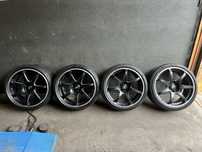 Enkei Izumo 8.5x19 5x112 z oponami Pirelli PZero