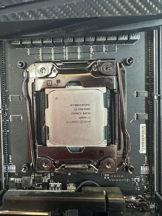 Материнська плата MSI X99A Godlike Gaming Carbon 2011-v3 + i7 6900k