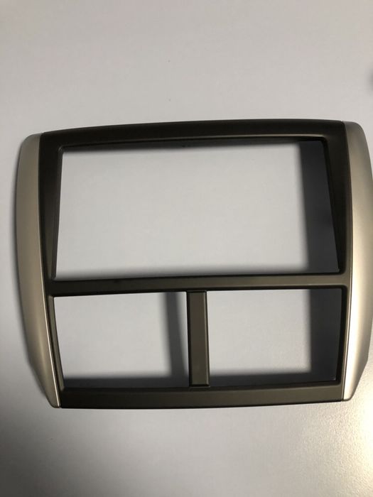 Oryginalna ramka (PANEL) do Subaru Forester