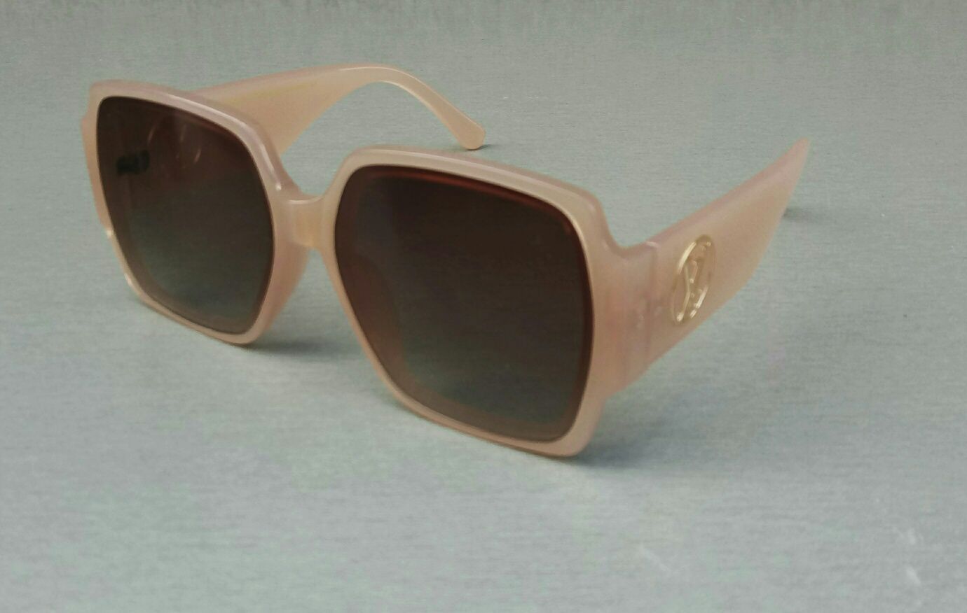 Louis Vuitton женские очки солнцезащитные бежево коричневые градиент