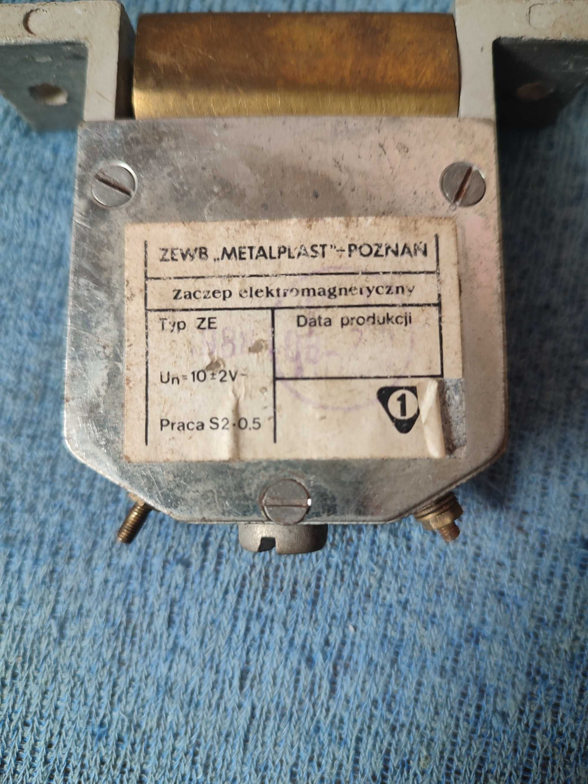 Zaczep elektromagnetyczny 12 Volt Zewb metalplast - Poznań