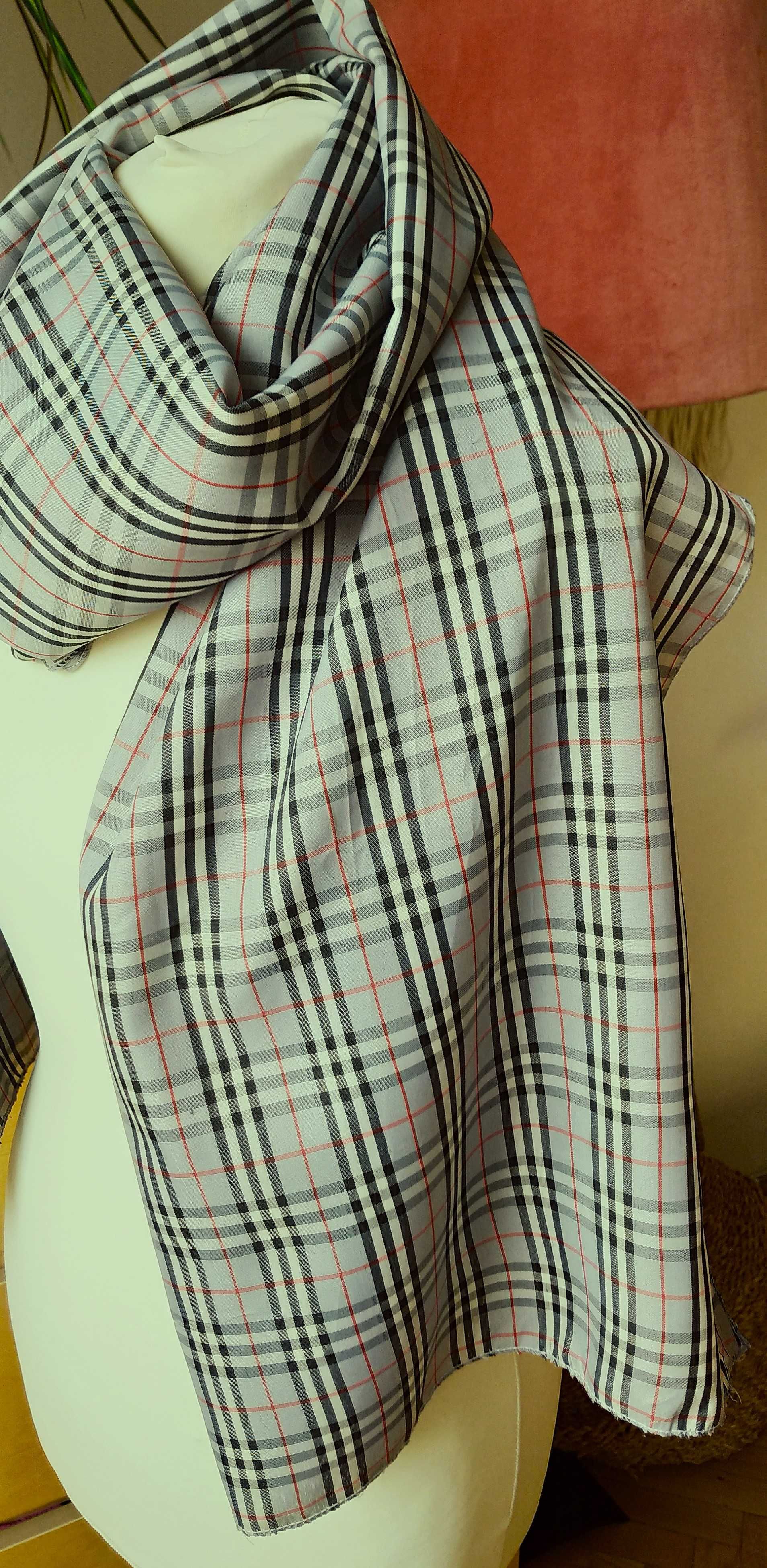 Chusta , szal, szalik na wiosnę - krata jak Burberry