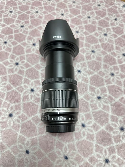 Canon EF-S 18-200mm zoom lens