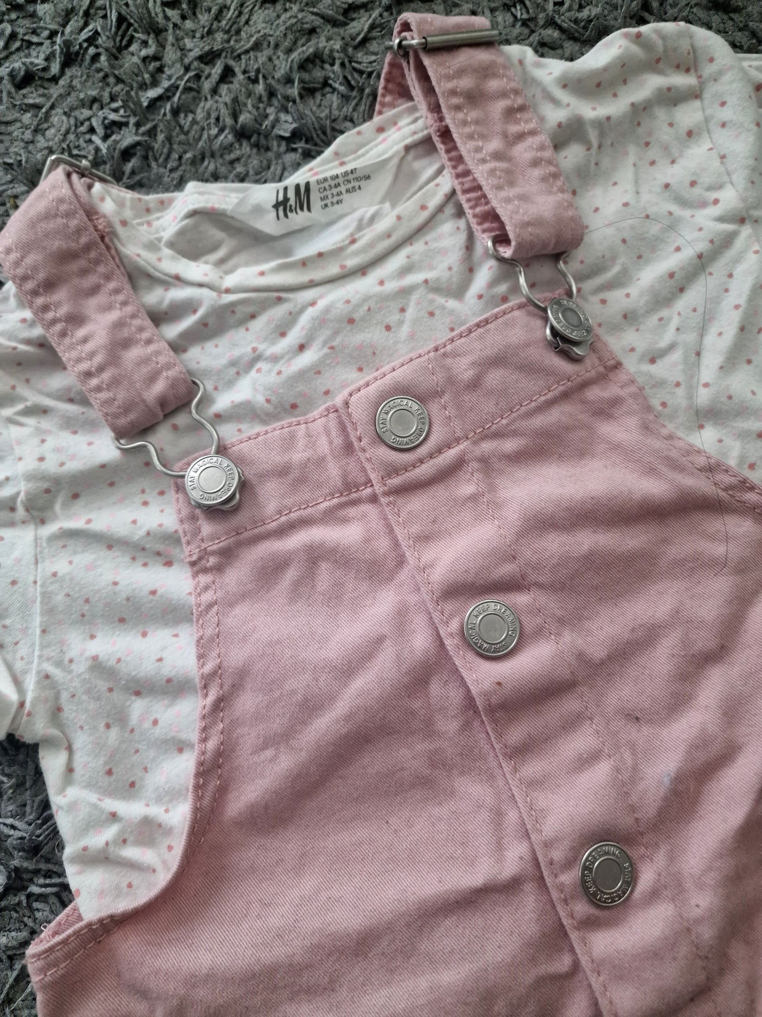 Komplet Sukienka ogrodniczka + bluzeczka H&M rozmiar 104