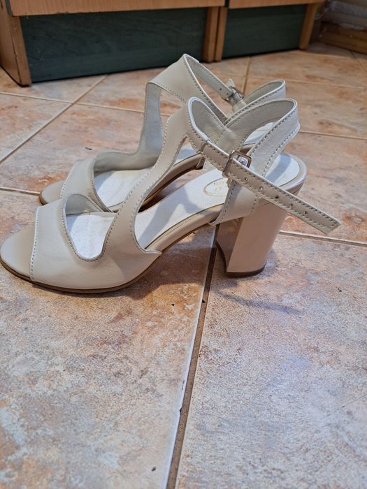 Босоніжки жіночі