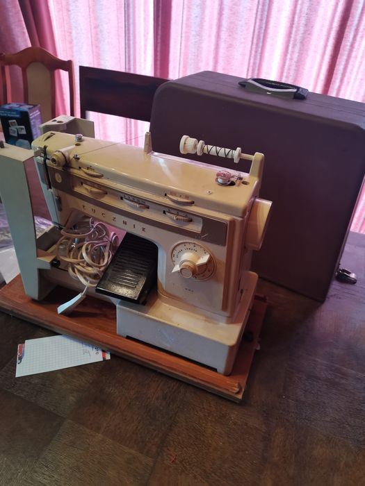 Maszyna do szycia Łucznik 884 walizkowa