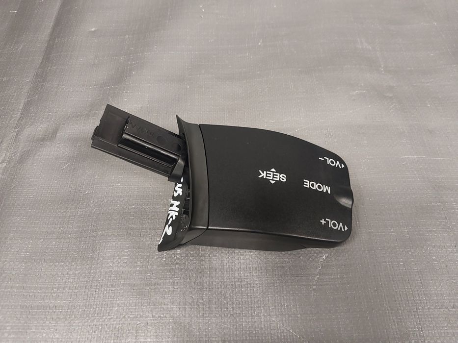 Stan BDB Ford Focus MK2 2006r pilot radia kierownicy przełącznik