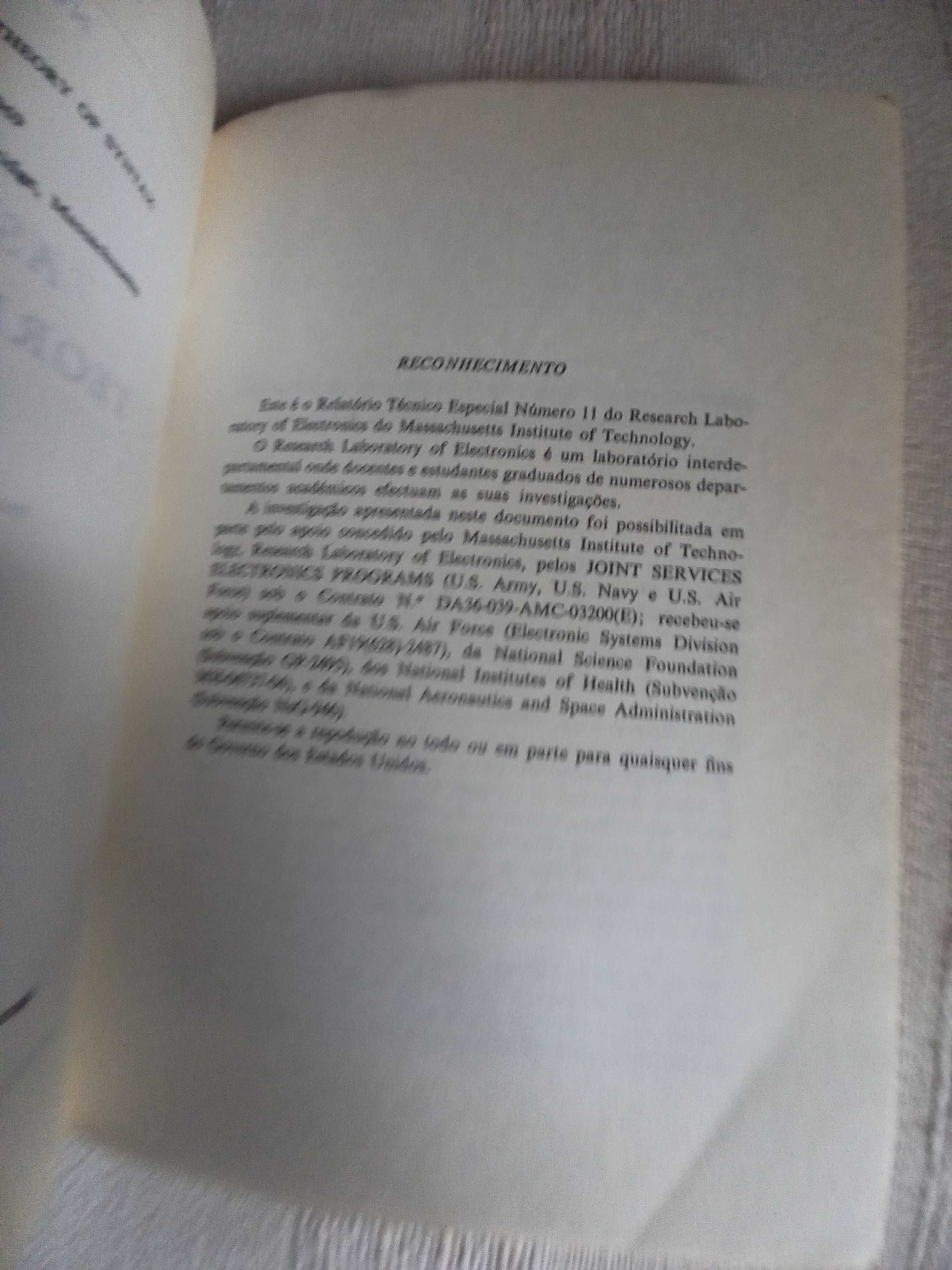 Livro de Noam Chomsky Aspectos da Teoria da Sintaxe