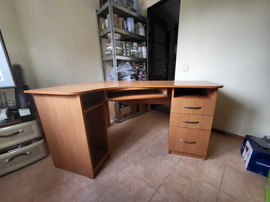 Стіл компьютерний.