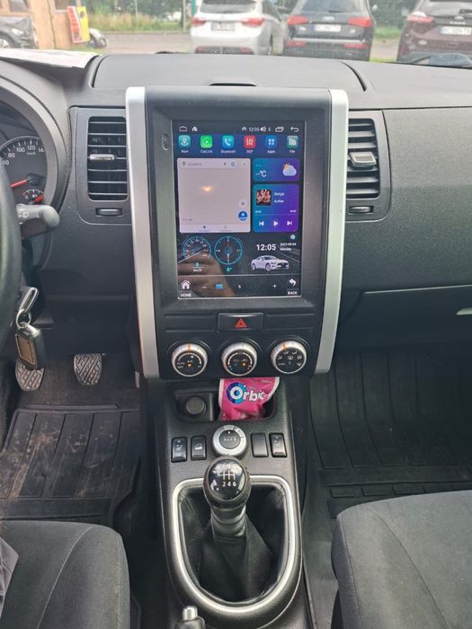 Машина nissan x-trail