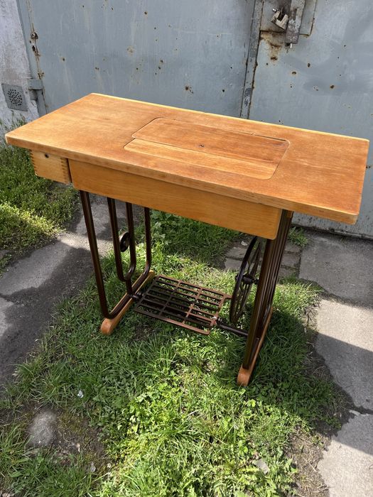 Stolik pod maszynę do szycia