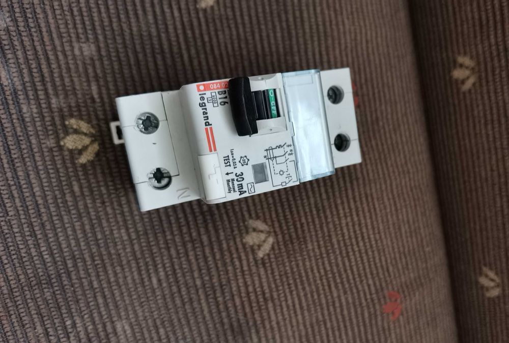 Wyłącznik różnicowoprądowy B16A 30MA LEGRAND