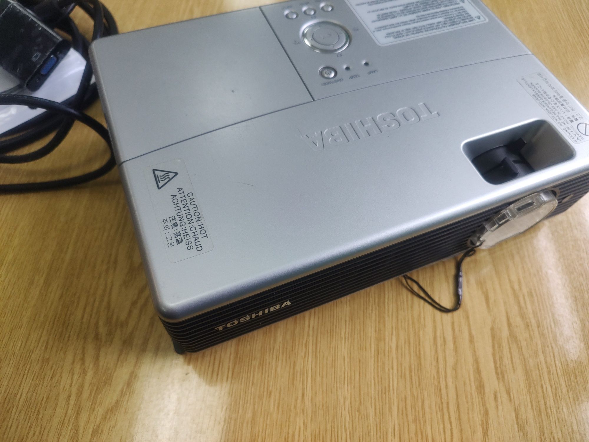 TOSHIBA TLP-X100.  проэктор