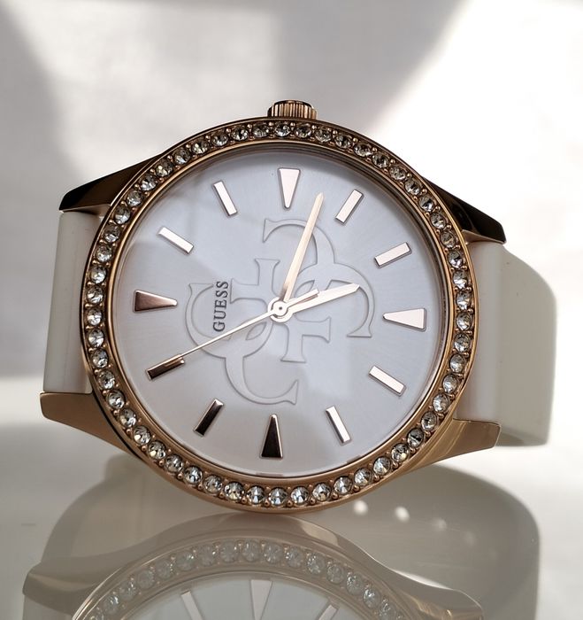 Жіночий годинник Guess Anna,