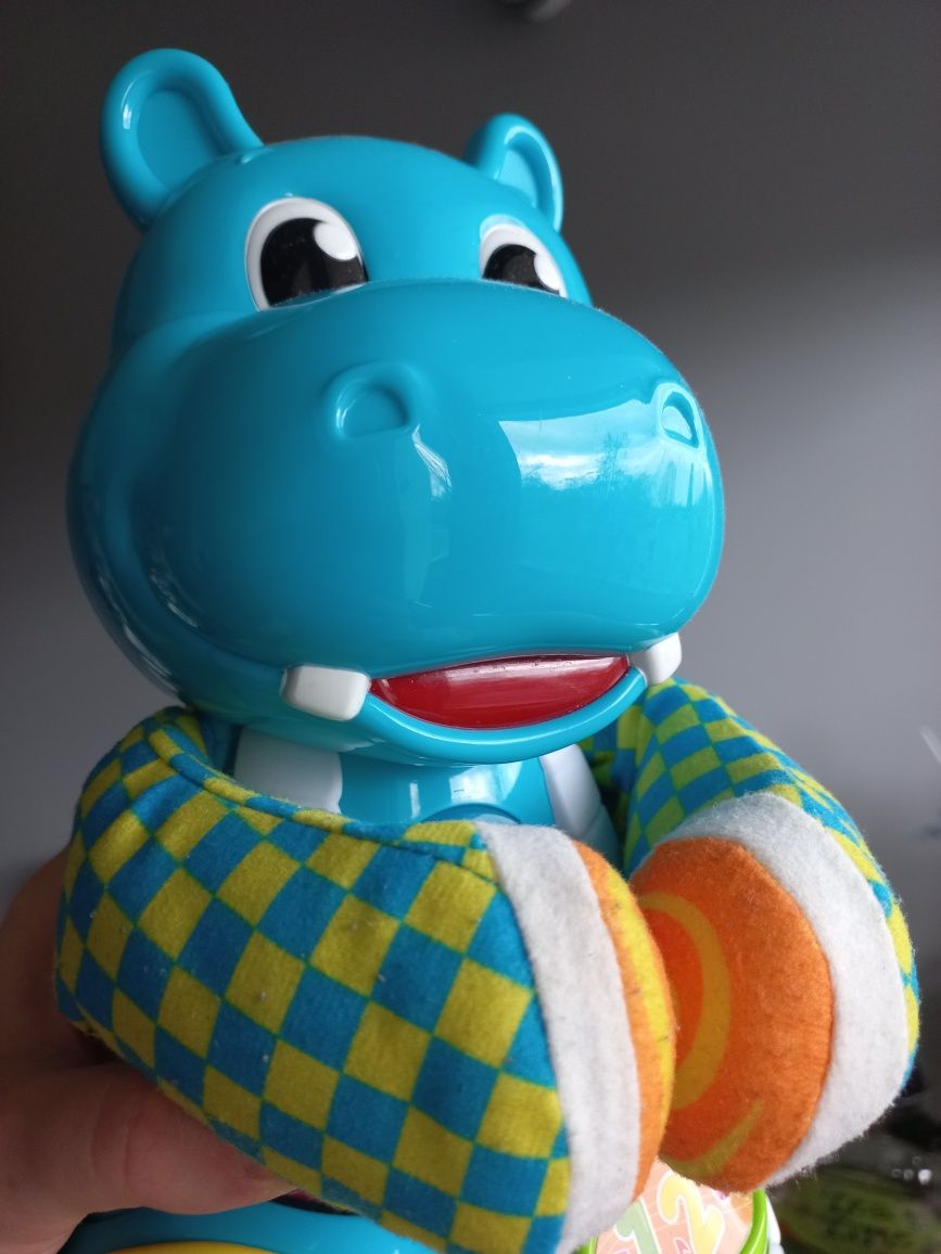 Hipopotam clementoni zabawka interaktywna dla dziecka, śpiewa