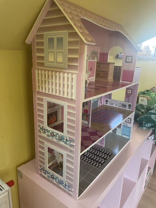 Domek dla lalek ładny