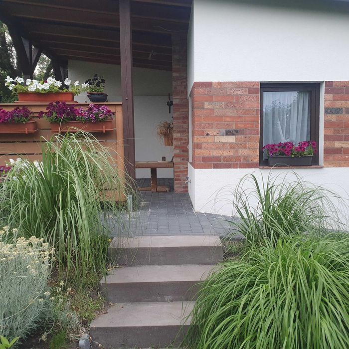 Zadbana działka rekreacyjna ROD . Murowany domek z tarasem.