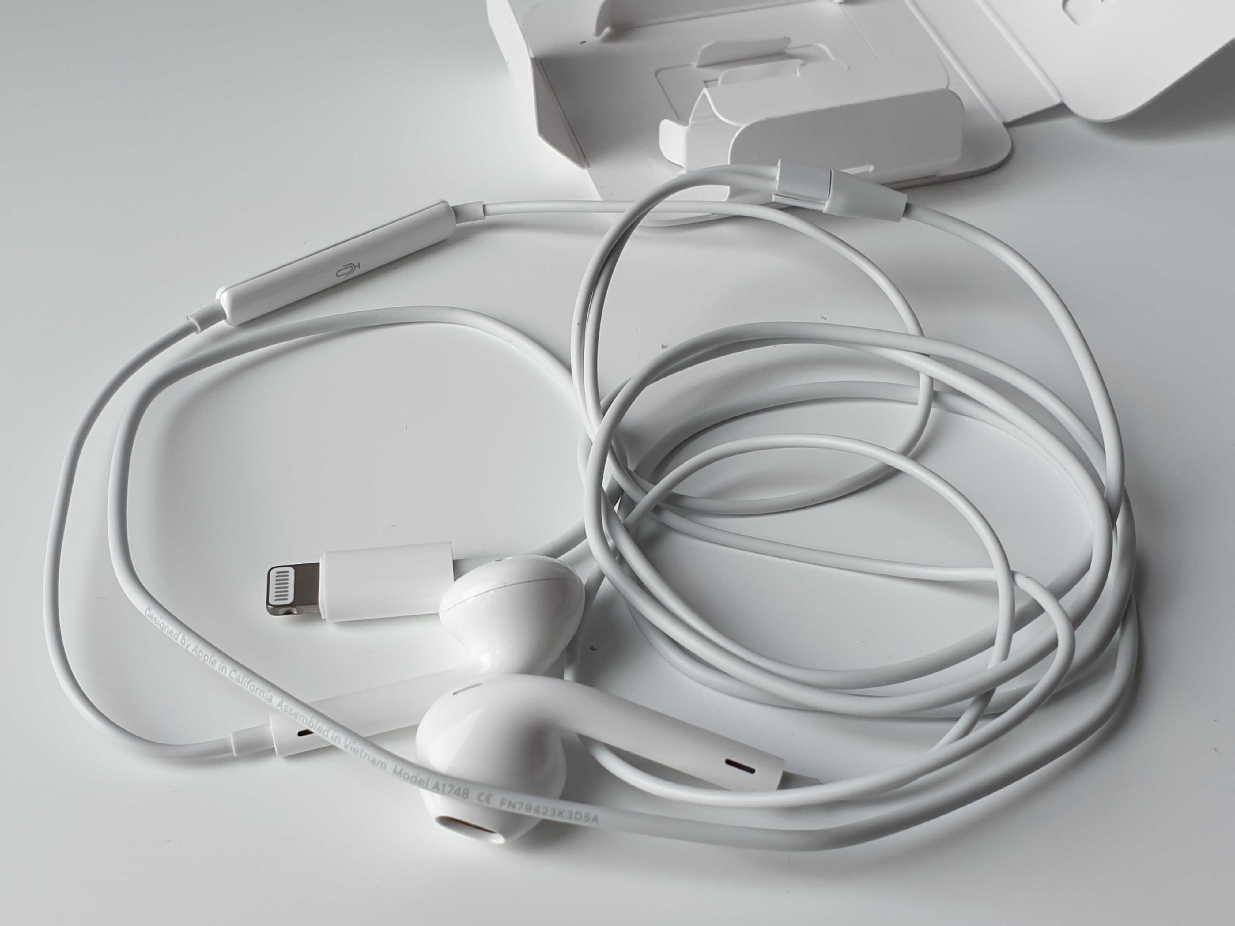 Навушники Apple iPhone EarPods  Mic Lightning A1748