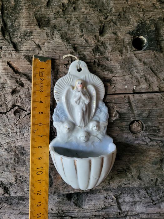 Porcelanowa kropielnica Anioł