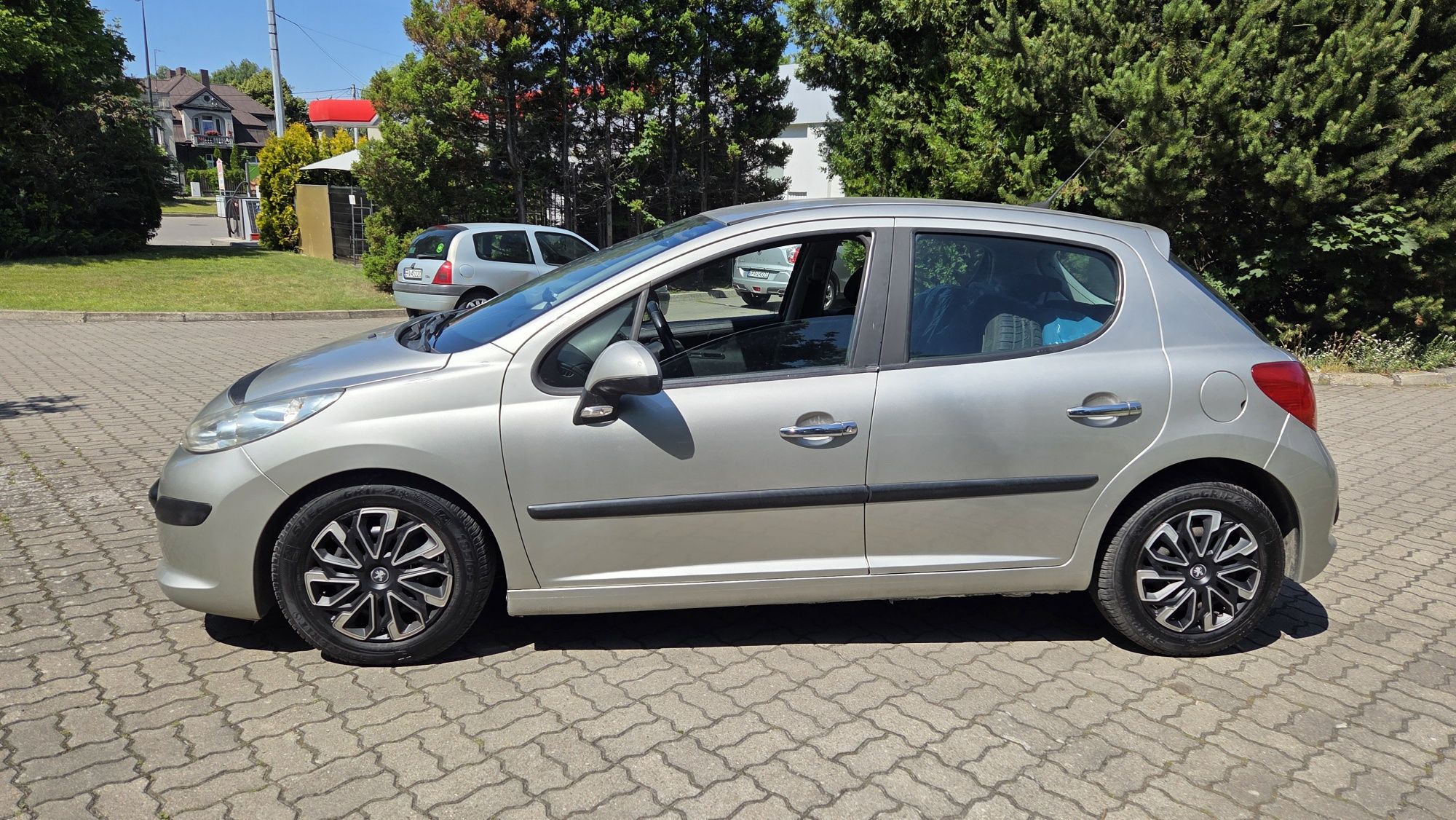 Peugeot 207 1.4 75 KM Salon