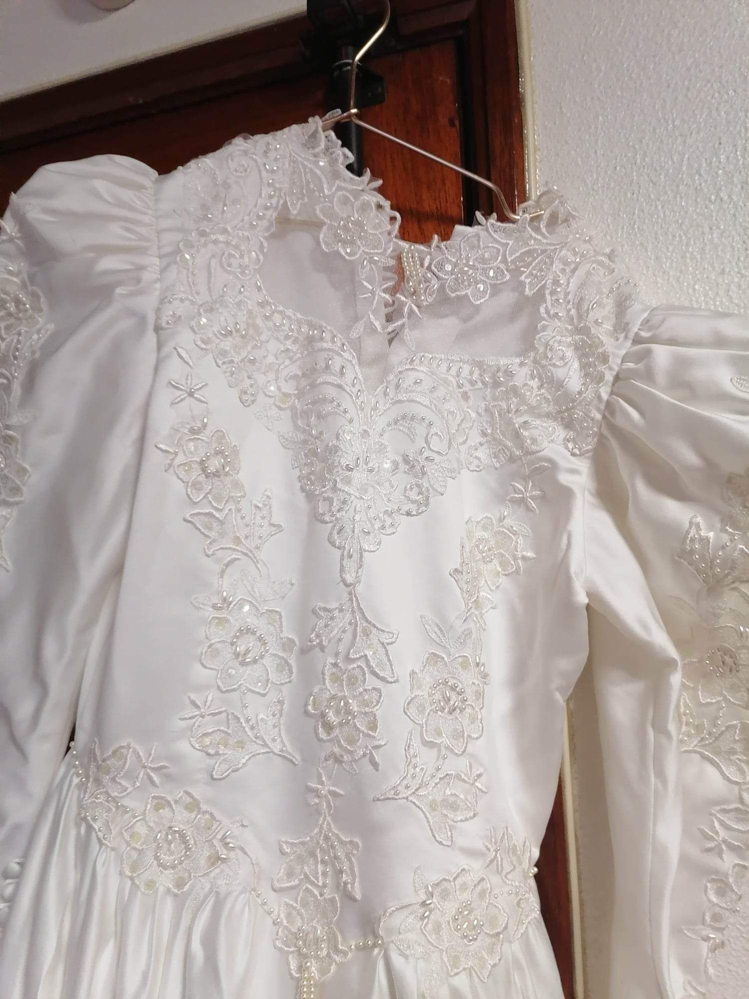 Vestido de noiva com acessorios