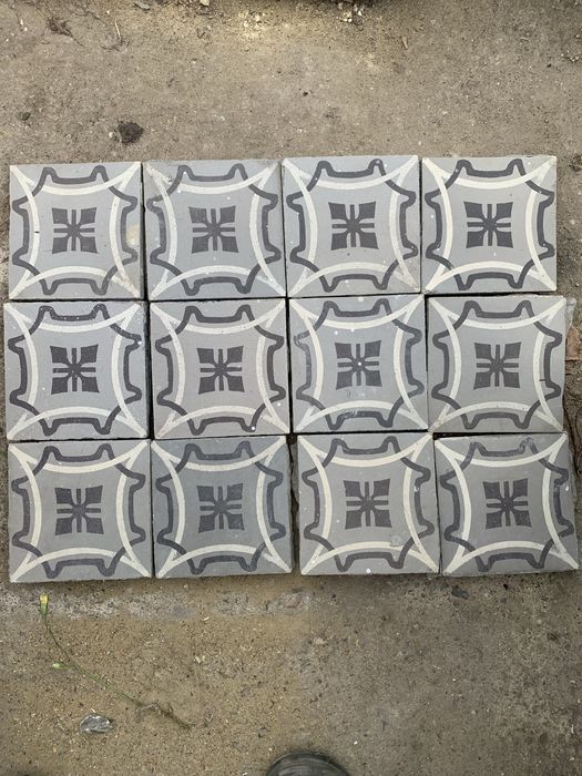Stare plytki/ kafle podlogowe ceramiczne