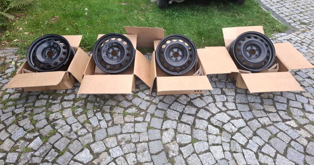 Falgi stalowe z samochodu testowego 5x108 6 1/2 J x 16  zimówki