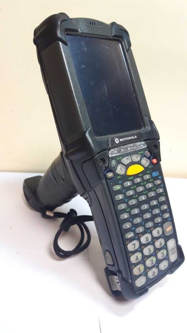 Захищений термінал збору даних Motorola MC9090-G з 1D, CE5.0+ Зарядка