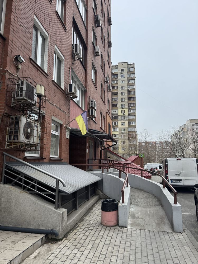 Продаж 2 кімнатноі вул Ахматовоі Анни 13 Г ( 2 поверх)метро»Позняки»