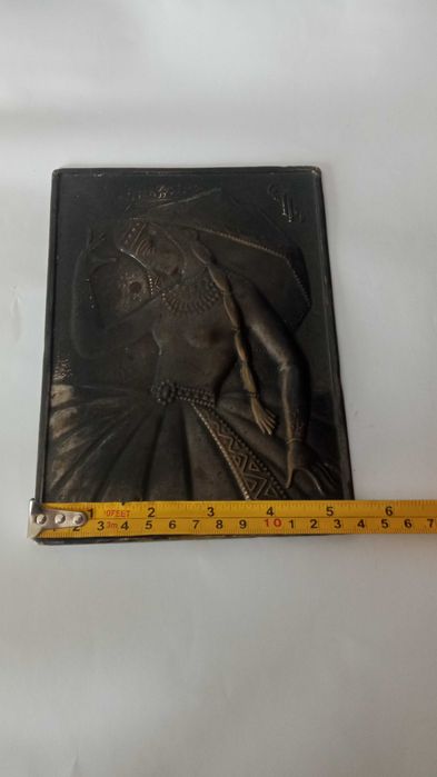 Картина чеканка/карбування Дівчина в національному костюмі