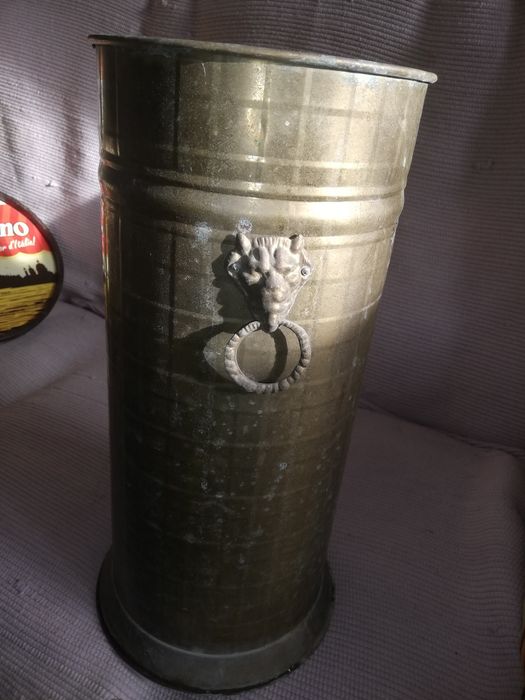 Chapeleira E vaso em cobre.