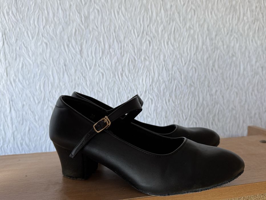 Туфлі для народного танцю