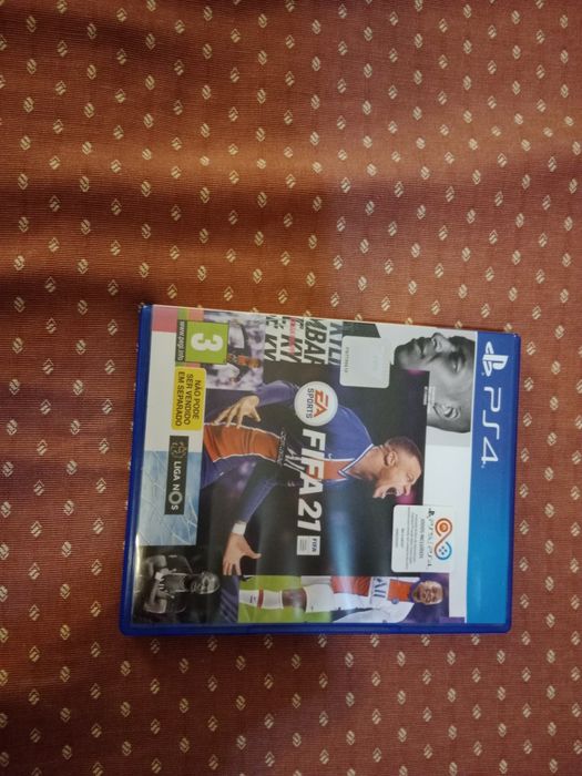 Vendo jogos usados para diferentes consolas e para PC