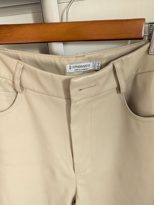 Spodnie ala skóra  Stradivarius