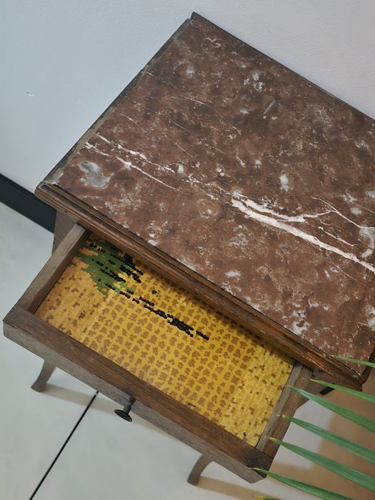 Stolik nocny drewniany,, nakastlik antyk, do renowacji