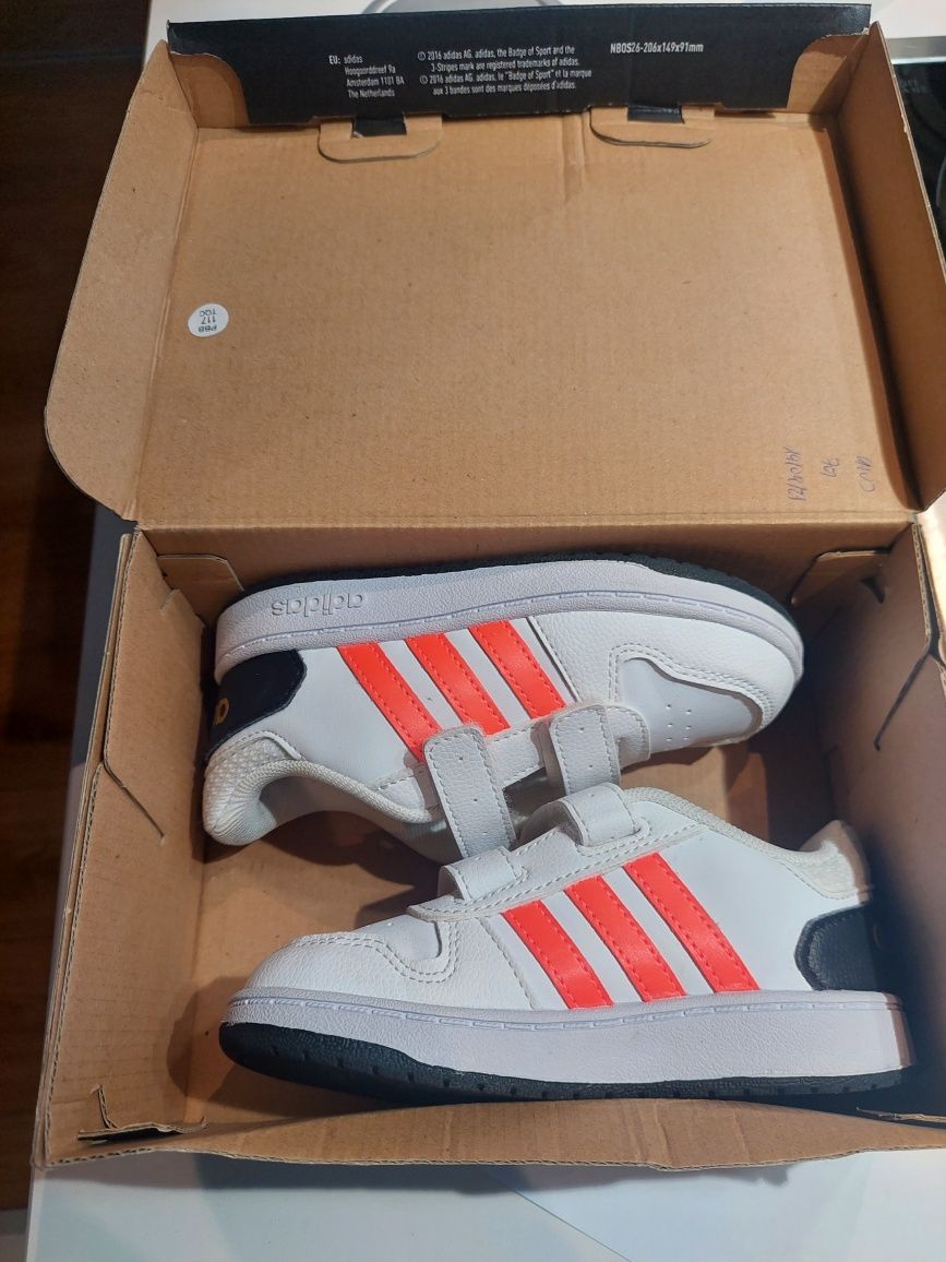 Sapatilhas Adidas novas Tamanho 26