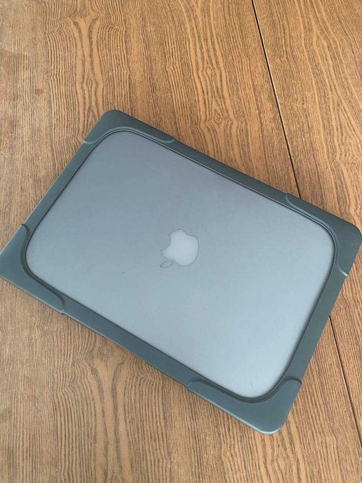 Продам MacBook Pro 13" (2015, i7, 16GB RAM, 512GB SSD)