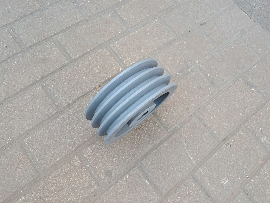 Koło pasowe ,szajba otwór fi 32mm ,średnica całkowita 19cm.Wysyłka