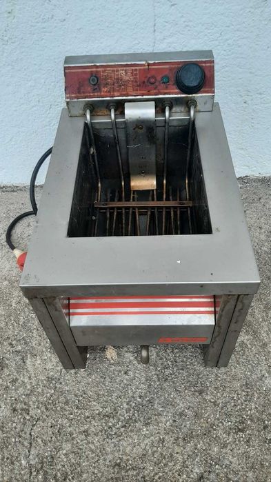 Fritadeira trifásica indutrial - avariada para peças
