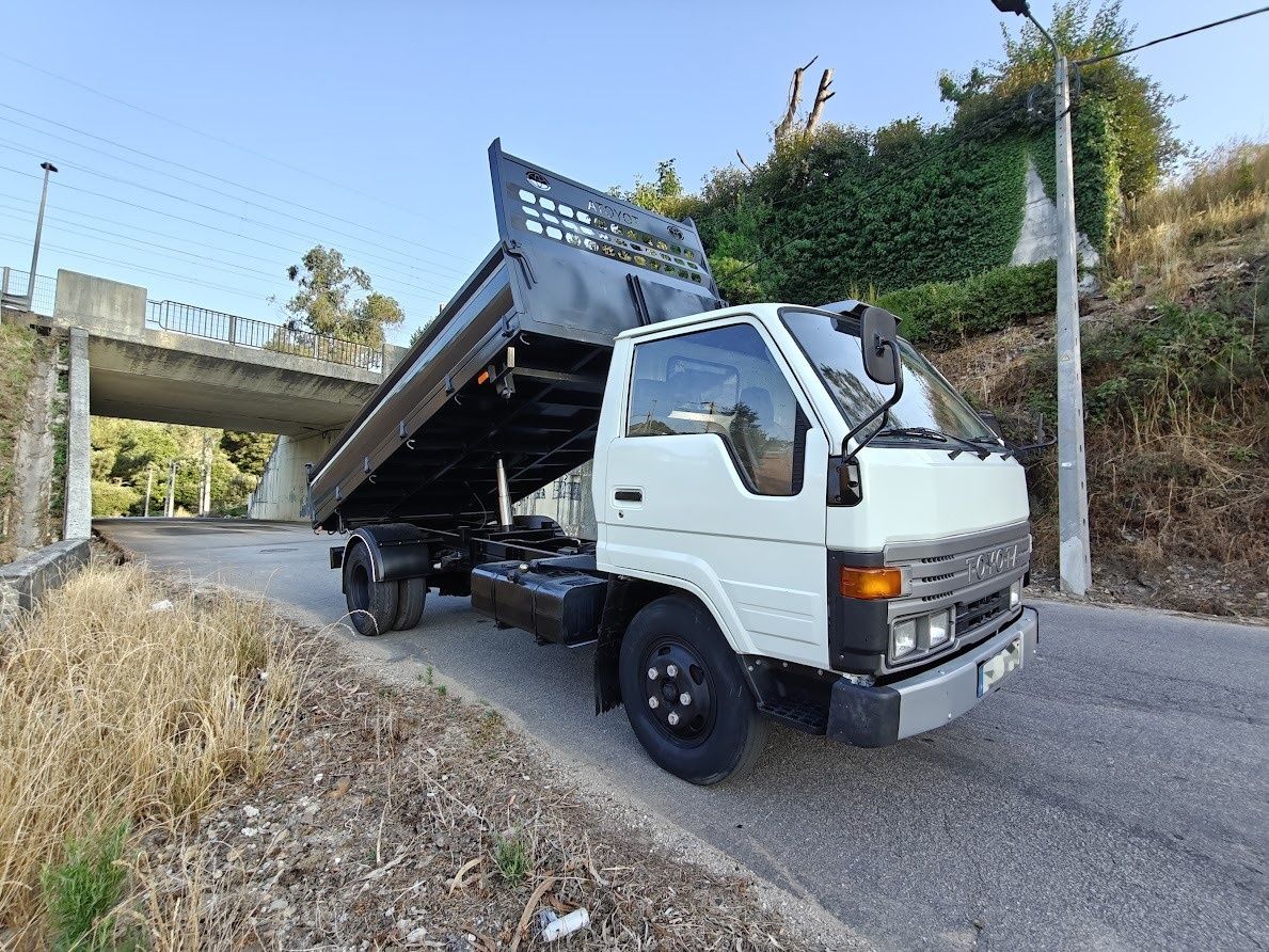 Toyota dyna 250 ligeira basculante com direção assistida