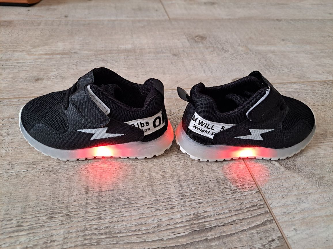 Buty sportowe dziecięce, materiałowe, świecące LED - rozm 24