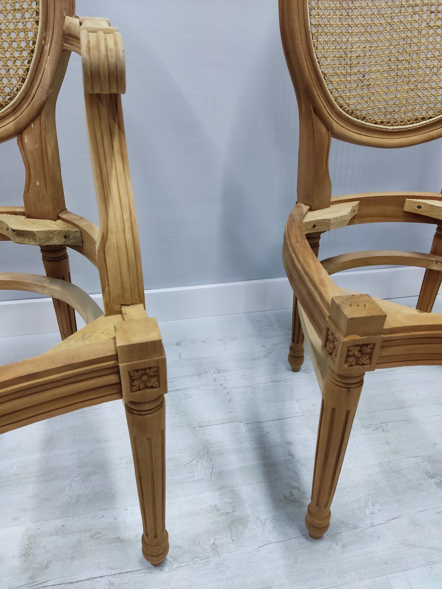 Drewniane krzesło medalion - stelaż drewno tek Rafia