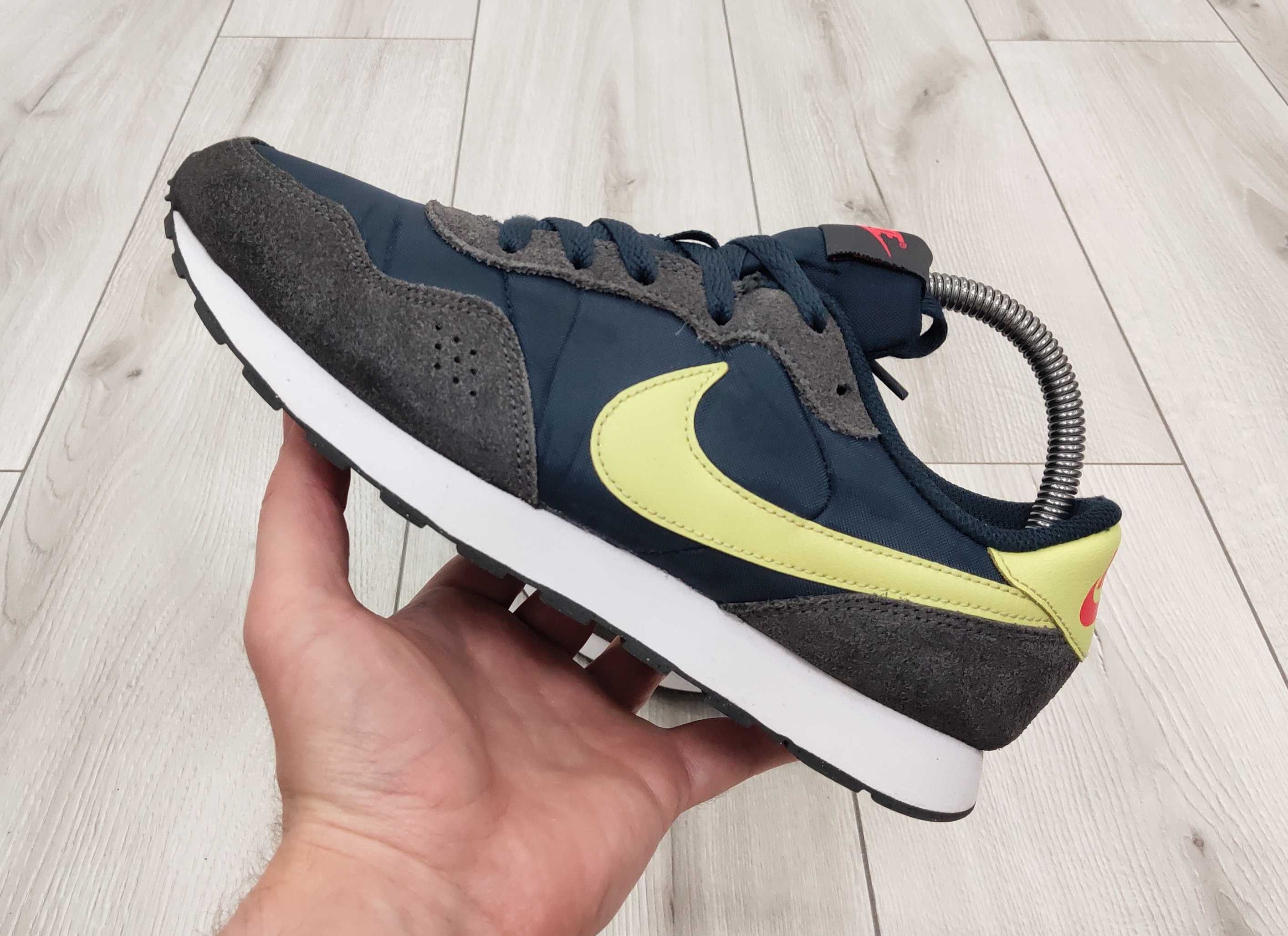 Женские кроссовки nike md valiant (25,5 см)