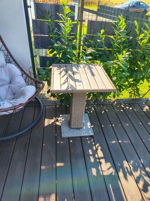 Stolik ogrodowy na taras