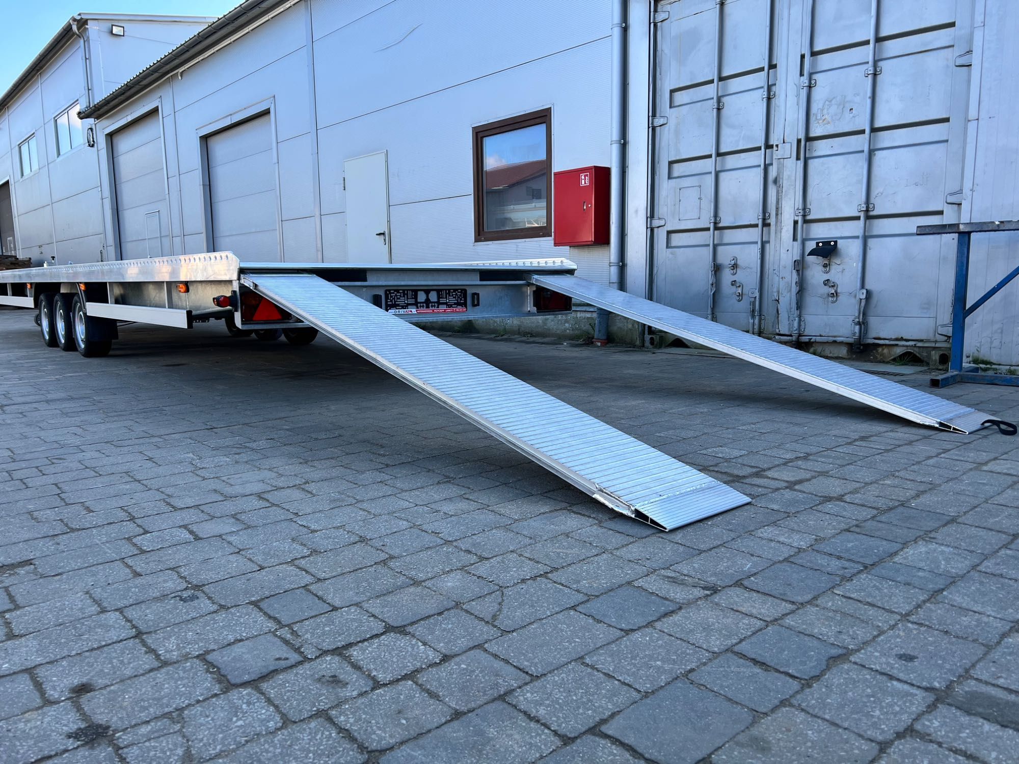 Laweta (na 2 auta) 8,5m x 2,2m DMC: 3500kg 3 osiowa (różne wymiary)
